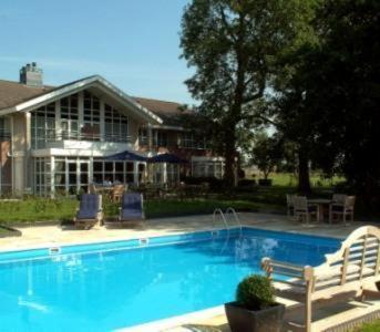 Landhotel De Ijsvogel Sint Nicolaasga Exterior photo